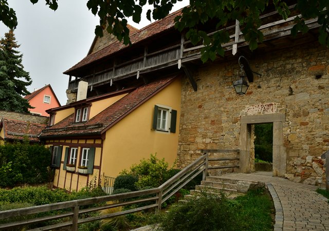 Die andere Hälfte steht auf der anderen Seite … bitte nicht glauben.