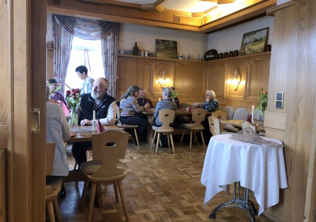Gemütliche Gaststätte für das Mittagessen