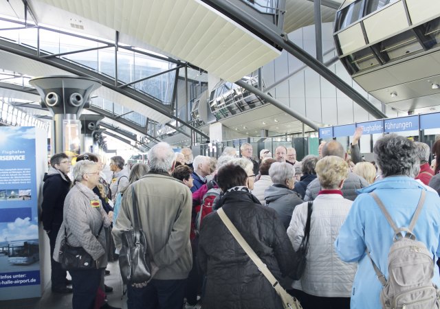 Bitte alle gefährlichen Gegenstände abgeben!