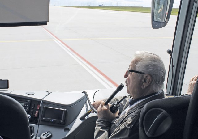 Unsere Flughafenführer in seinem Element