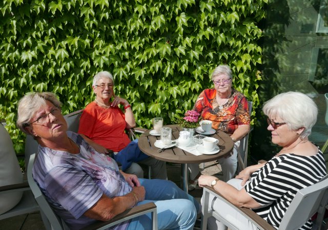 Wer genug gehört hatte, genoss die Sonne im Garten,