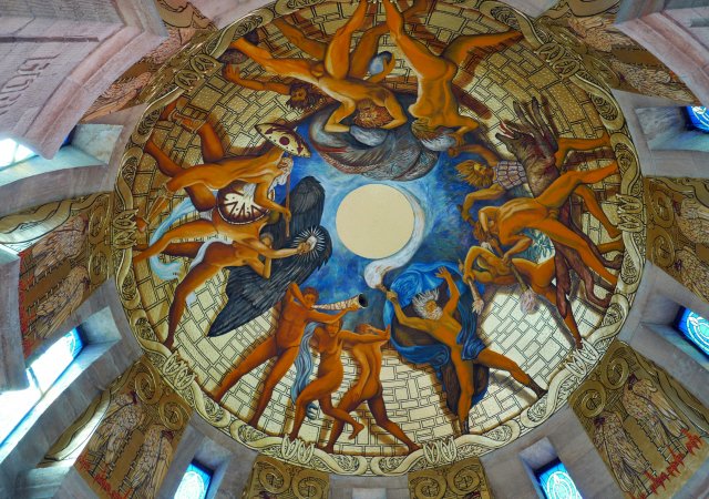 … und an der Decke stritten die Germanen im Jugendstil