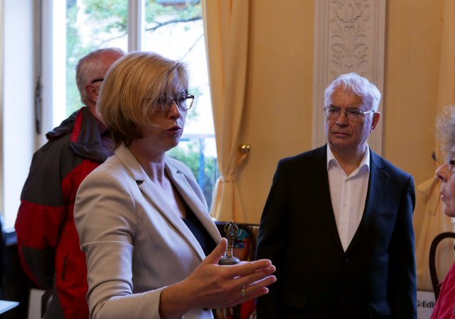 Begrüßung der Reisegruppe durch Frau und Herrn Wendl